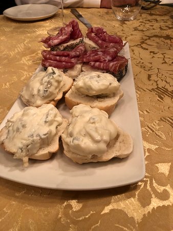 Cicchetti and a glass of Valpolicella at a Verona osteria